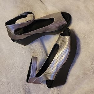Steven by Steve Madden Silver Leather Open Toe Wedge Sandal, Size 8.5